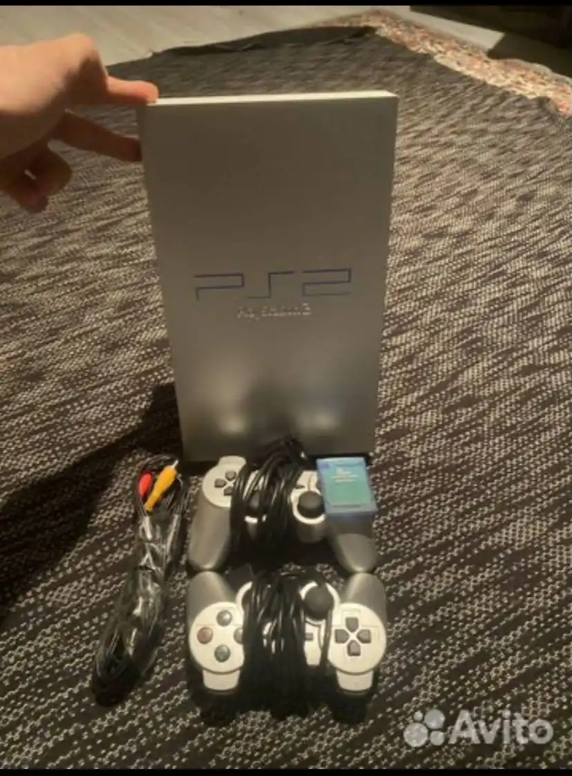 Продажа игровой приставки PS2 и телефона Realme 50