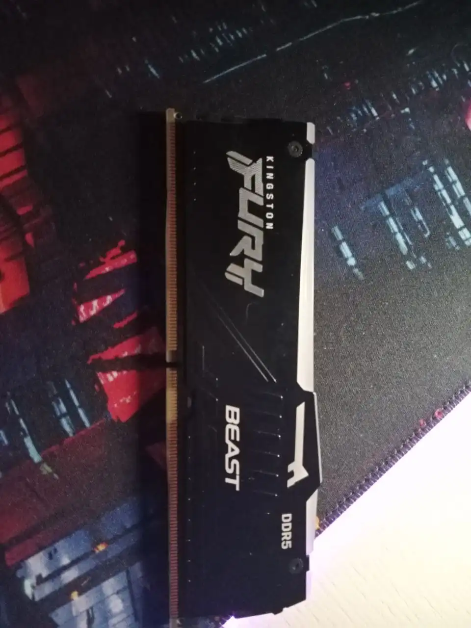 Продам оперативную память Kingston FURY Beast Black RGB 8 ГБ 2 штуки
