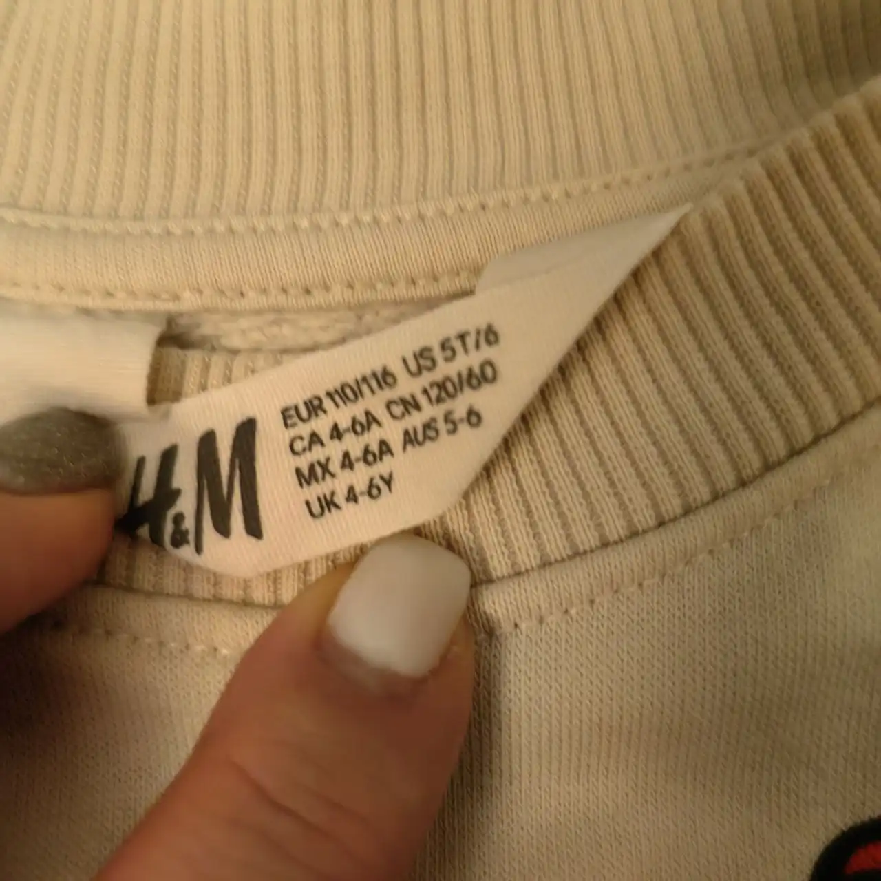 Продажа кофточек на мальчика 104/110 размер