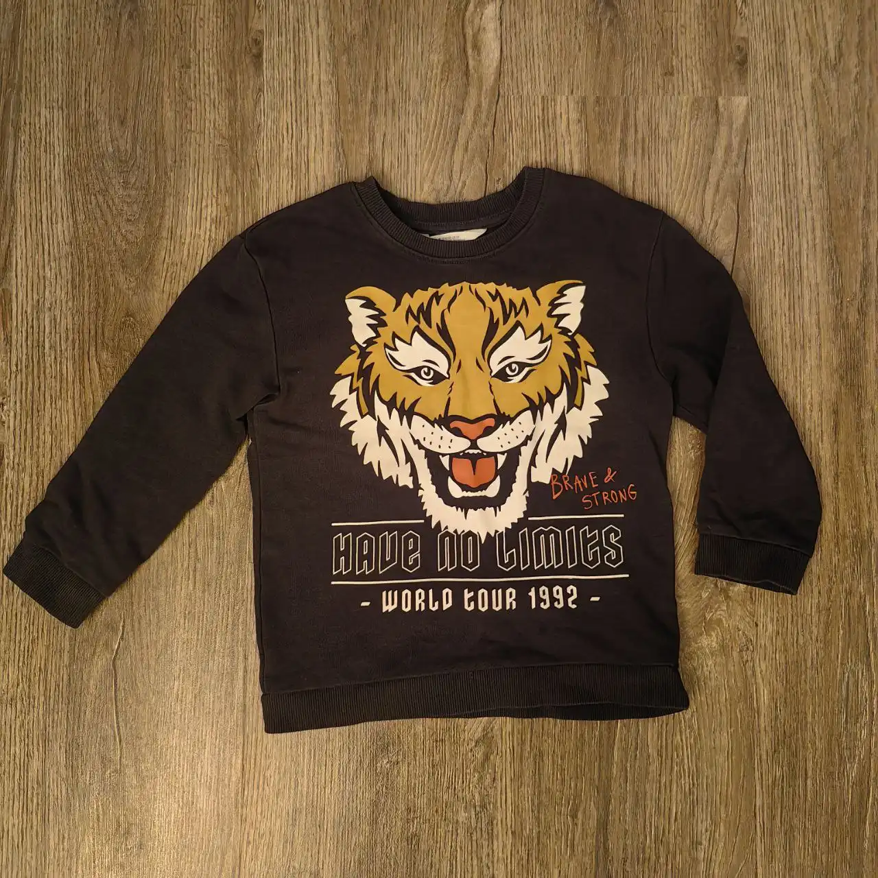 Продажа кофточек на мальчика 104/110 размер