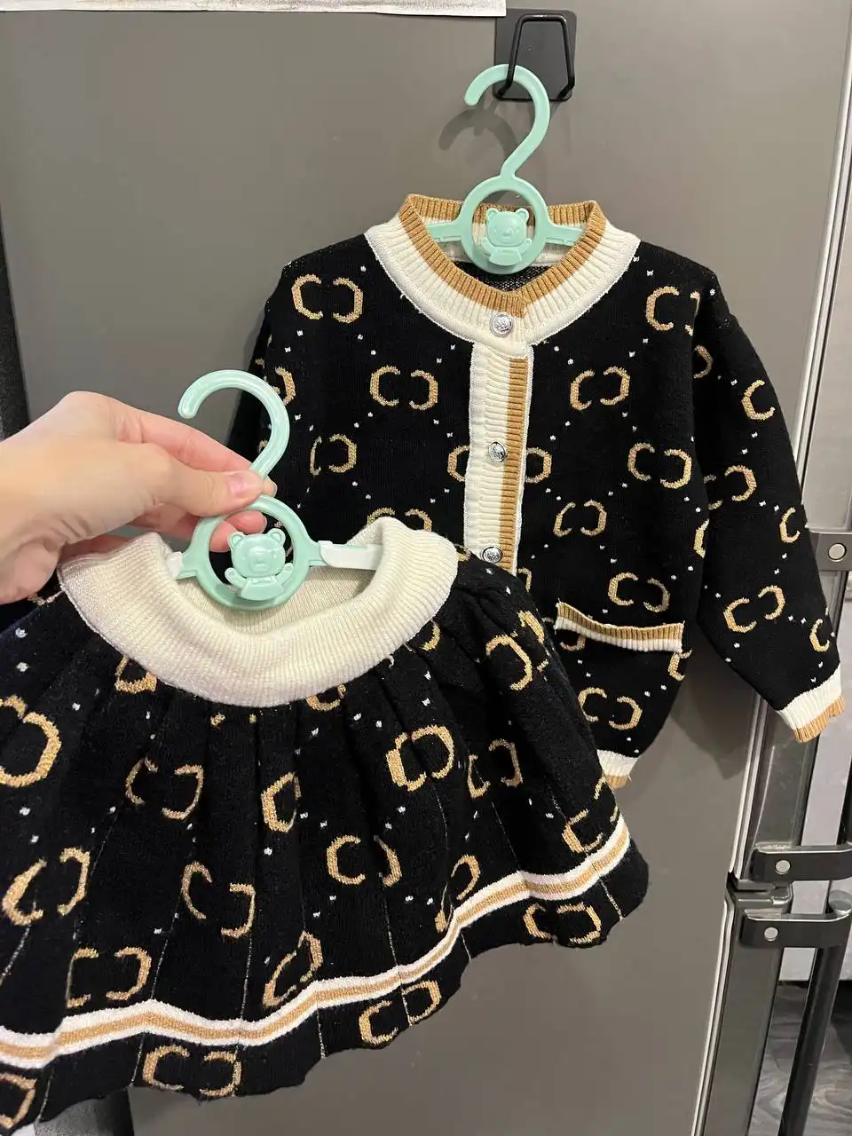 Модный теплый плотный костюм на девочку