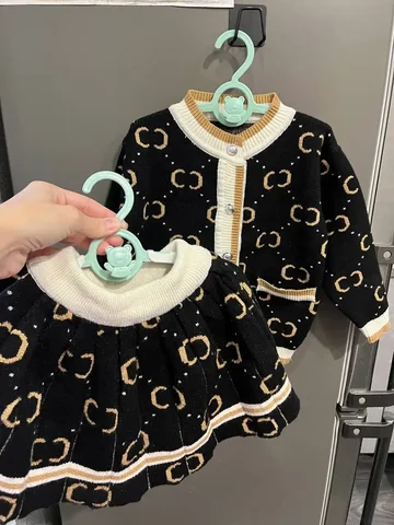 Модный теплый плотный костюм на девочку - Одежда в Саратов