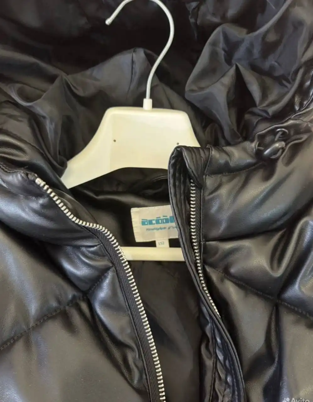 Стильная зимняя куртка Acoola для девочки