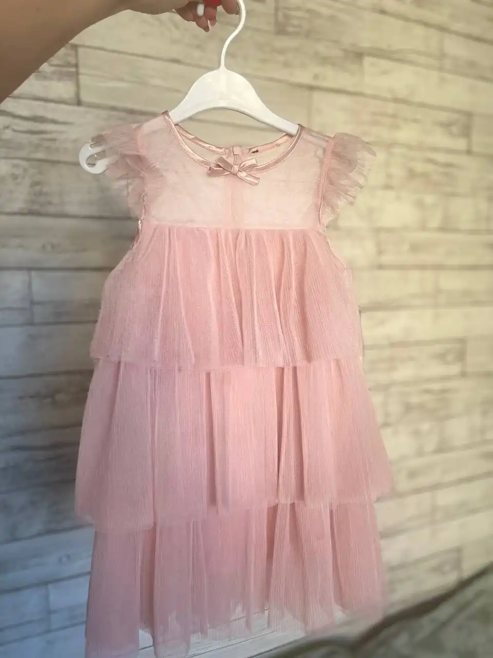 Нежное платье с блестками на фатине