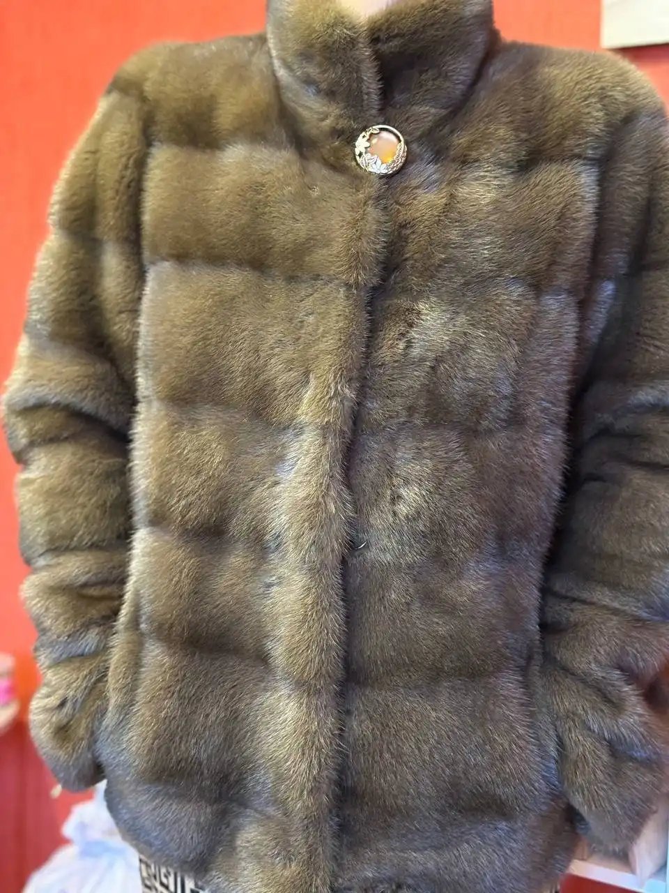 Продается норковая шуба коричневого цвета