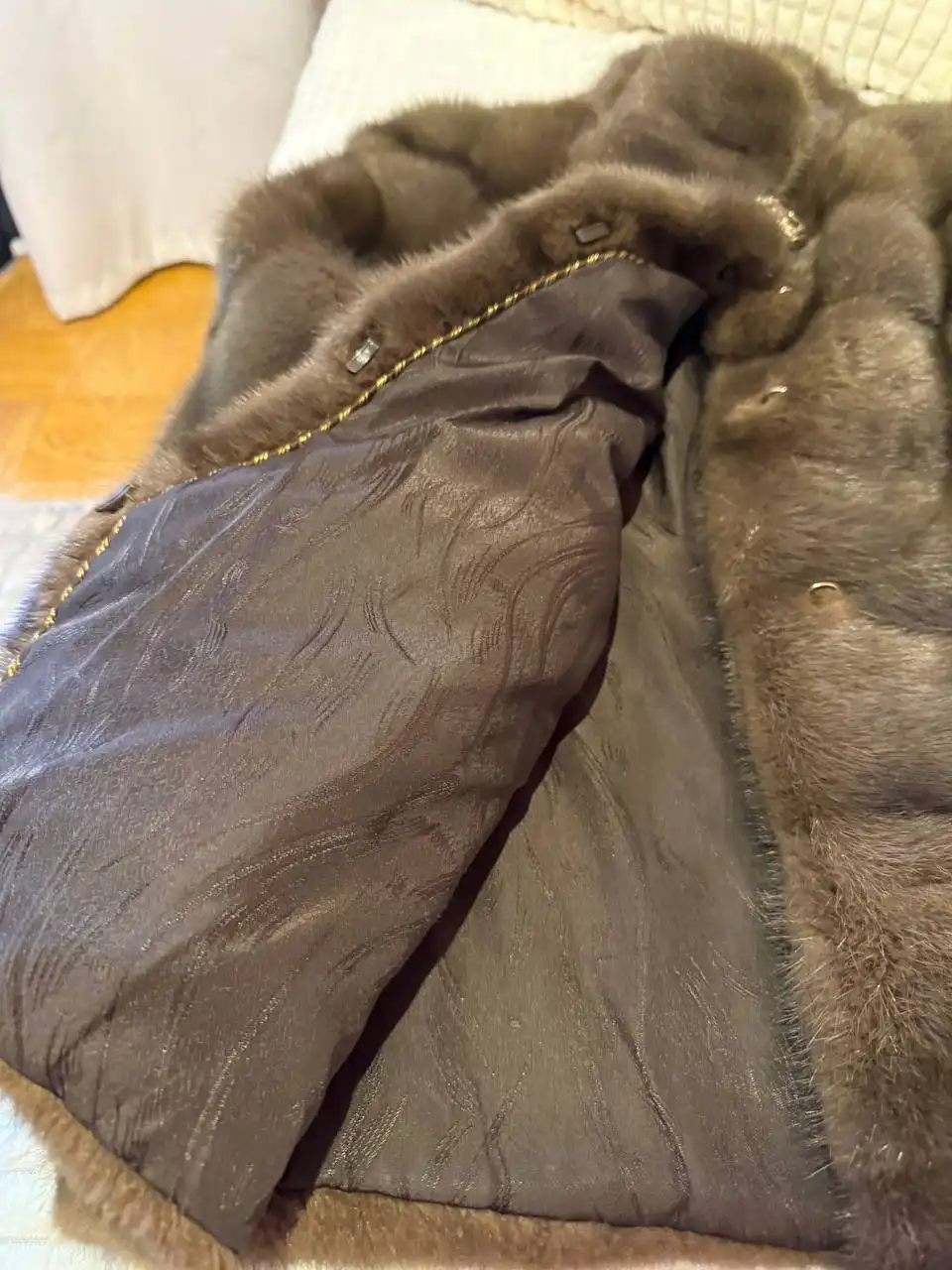 Продается норковая шуба коричневого цвета