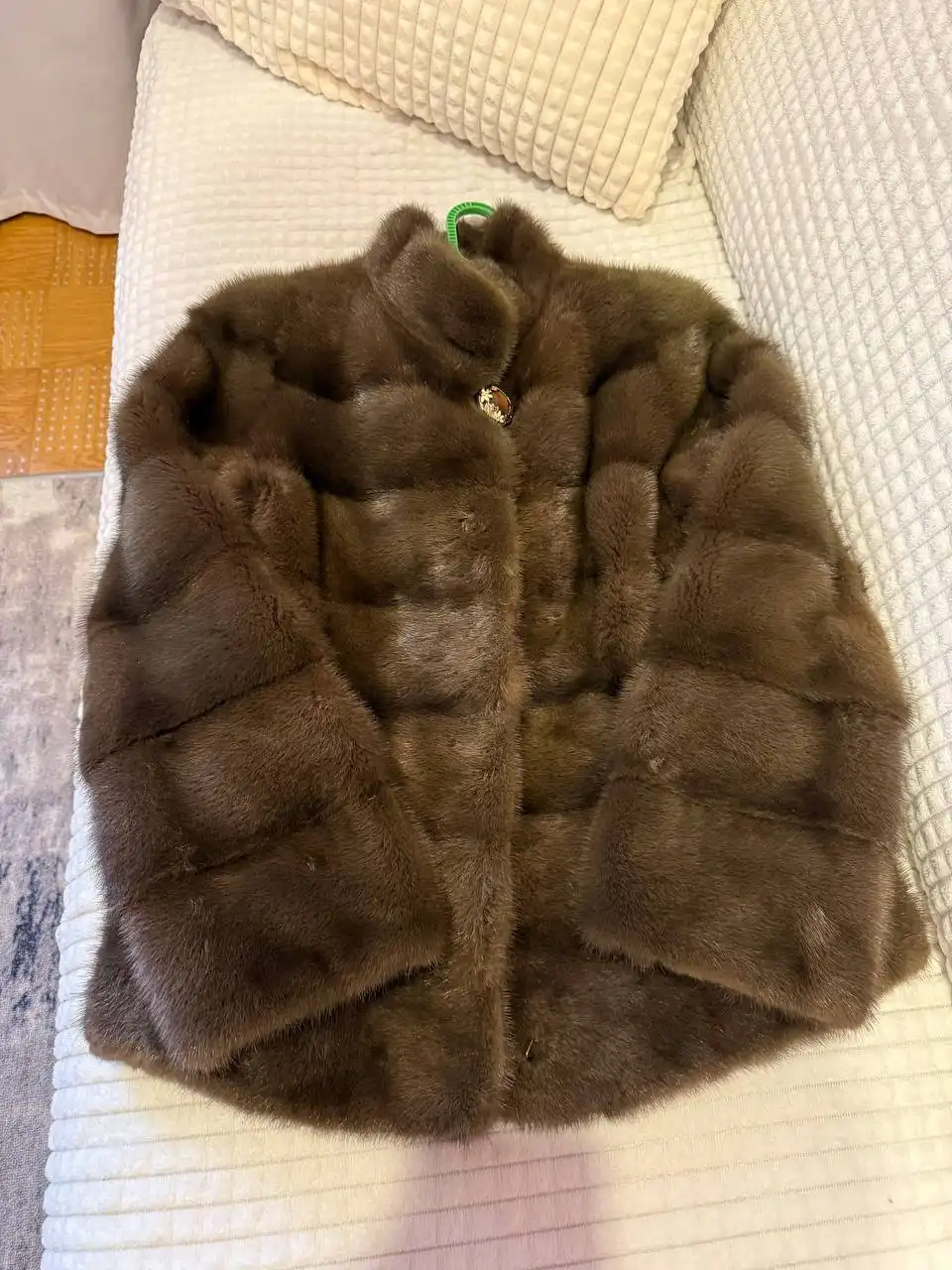 Продается норковая шуба коричневого цвета