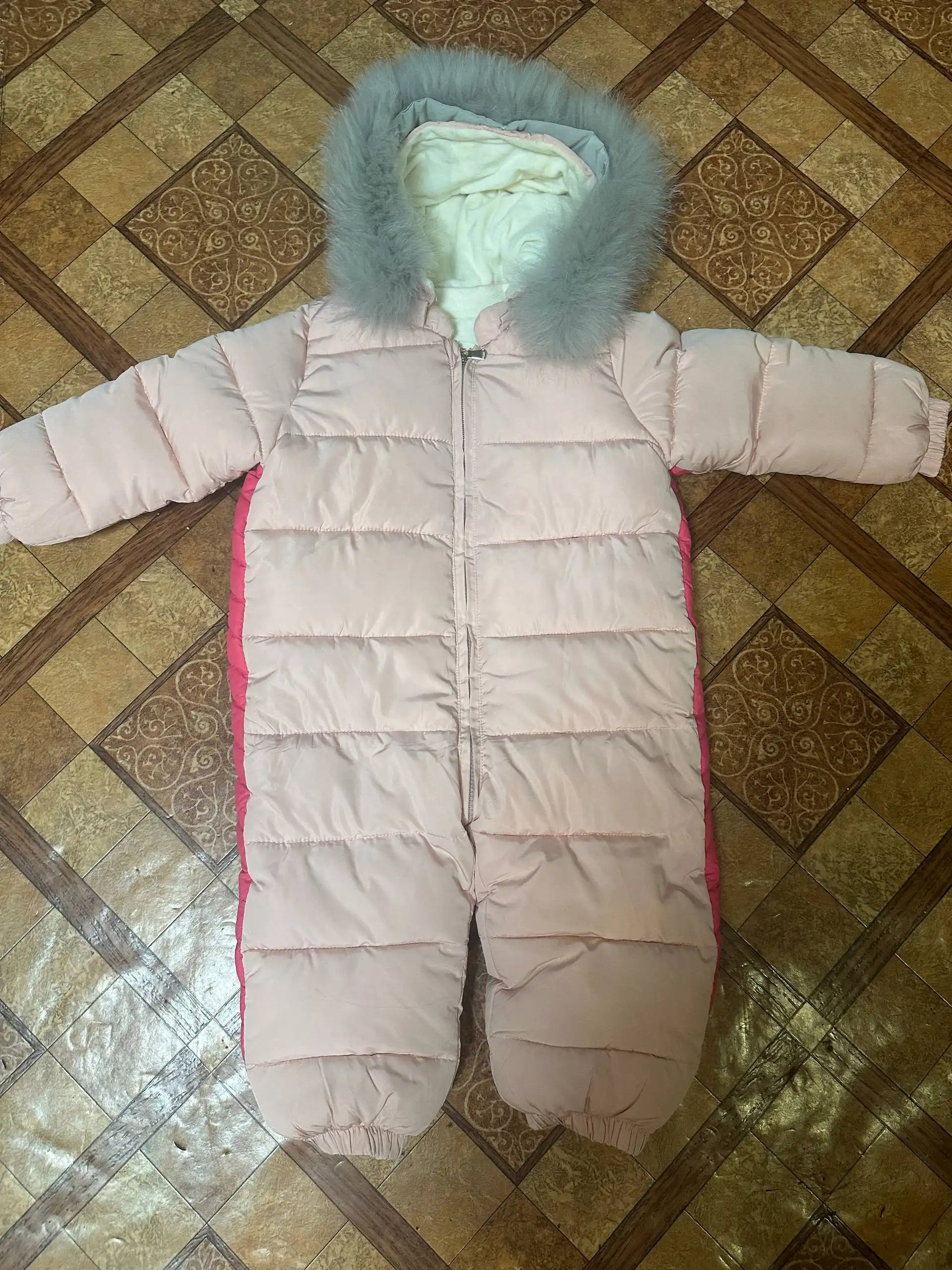 Продам 2 комбинезона