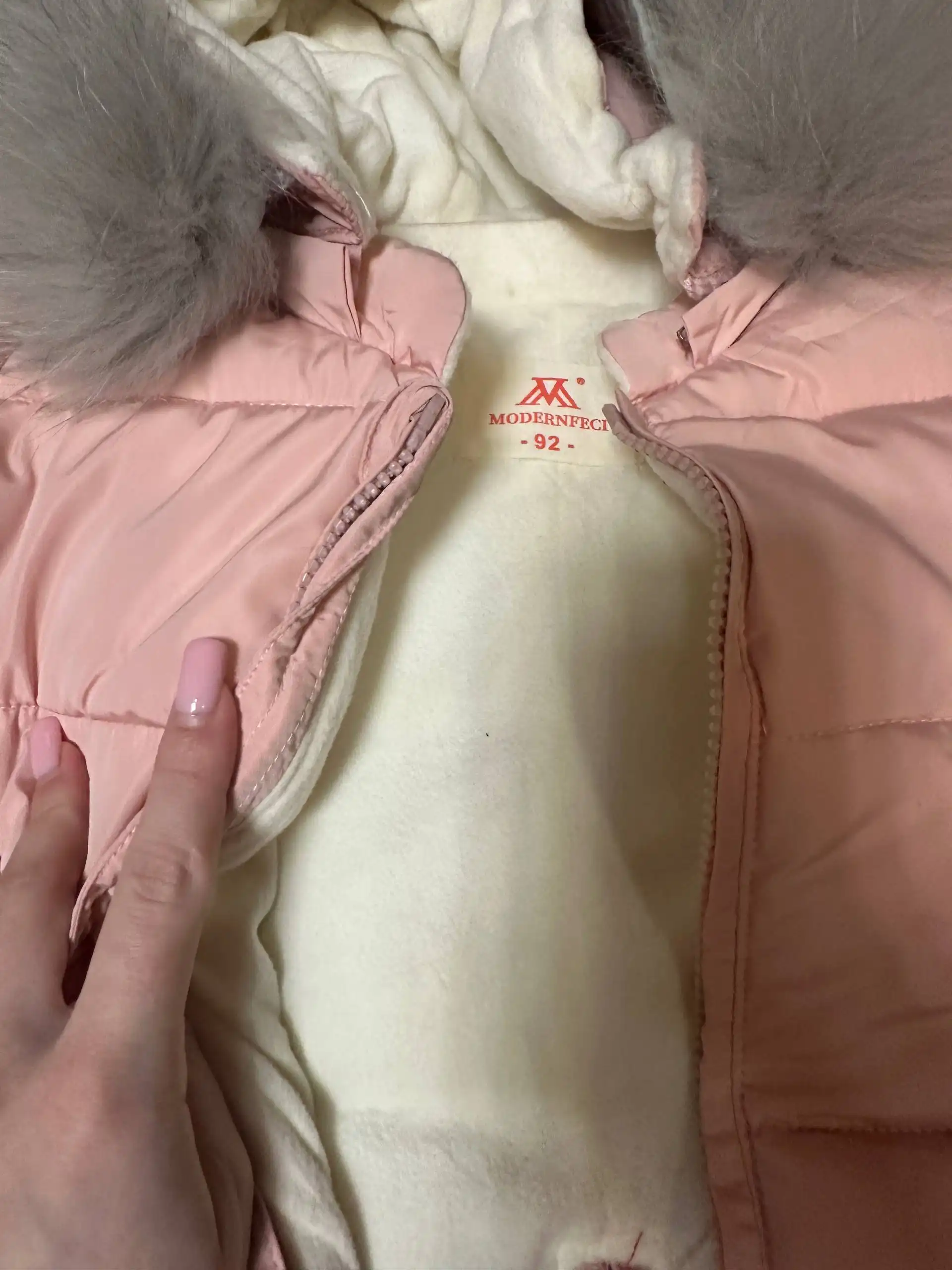 Продам 2 комбинезона