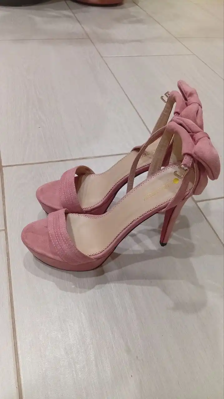 Розовые туфли из искусственной замши на каблуке размер 38-38,5 новые