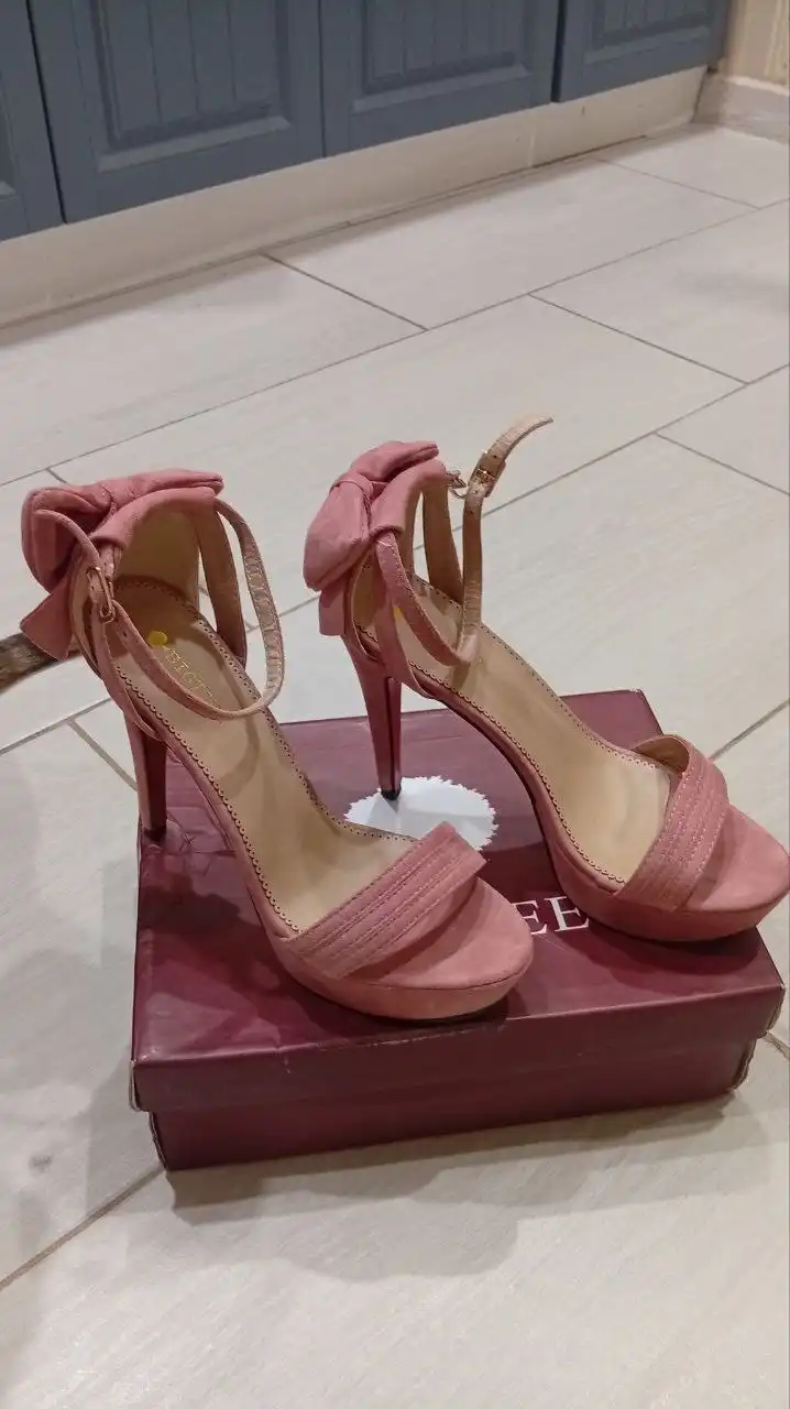 Розовые туфли из искусственной замши на каблуке размер 38-38,5 новые