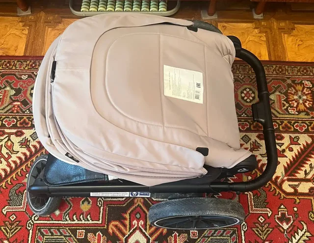 Продам прогулочную коляску в хорошем состоянии - Игровые коврики и дуги в Саратов