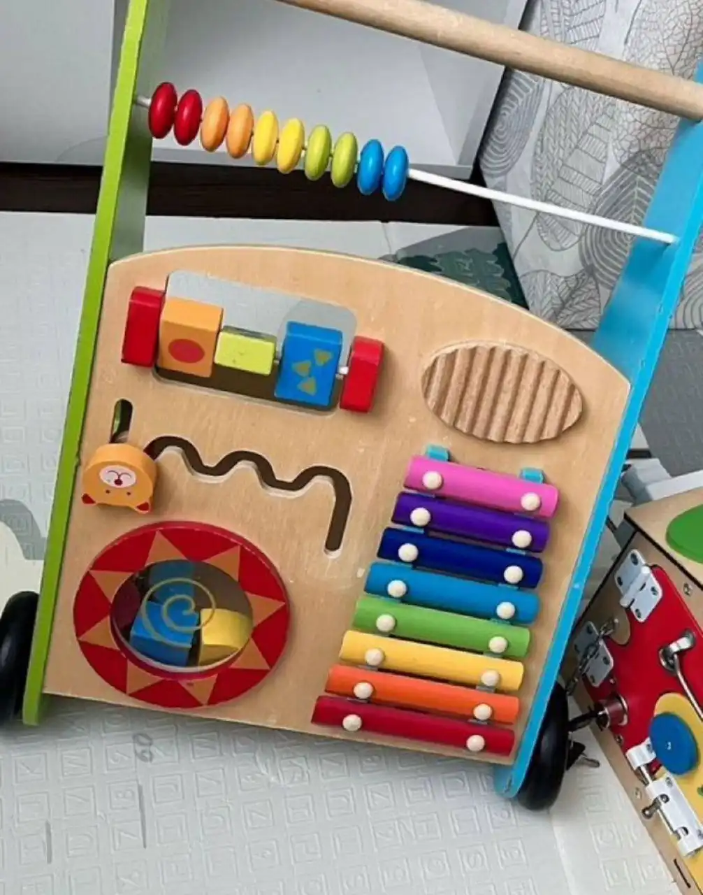 Бизи доска-ходунки с кубиками - Развивающие игрушки (Товары для детей) в Саратов