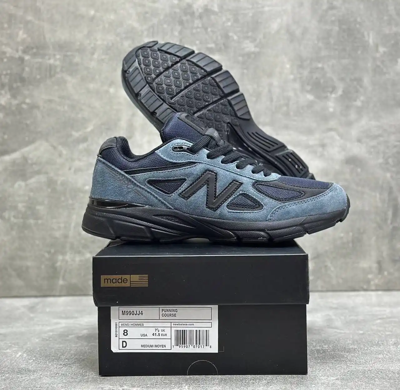 Продажа кроссовок New Balance и Nike - Обувь (Одежда) в Саратов