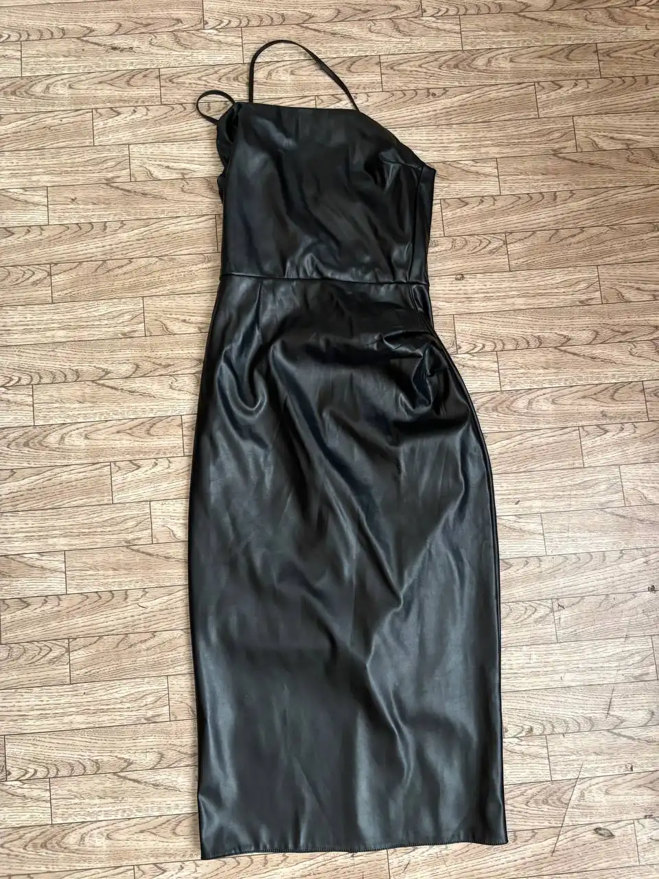 Два платья размер 40: красное и черное из эко-кожи - Платья (Одежда) в Саратов