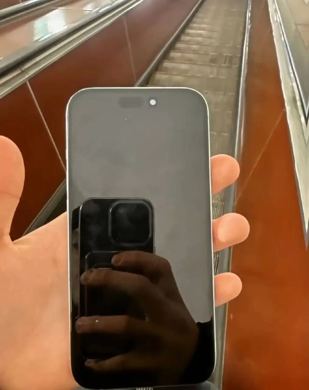 Продам Айфон 15 в идеальном состоянии - Смартфоны (Электроника) в Саратов