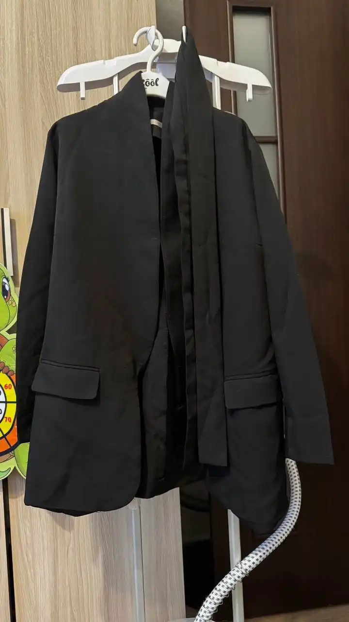 Пиджак черный и светлый размер М - Верхняя одежда (Одежда) в Саратов
