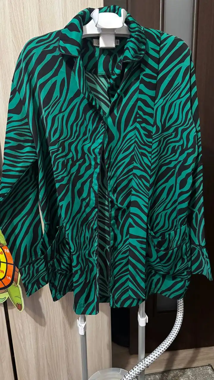 Шелковый женский костюм 44 размер - Женская одежда (Одежда) в Саратов