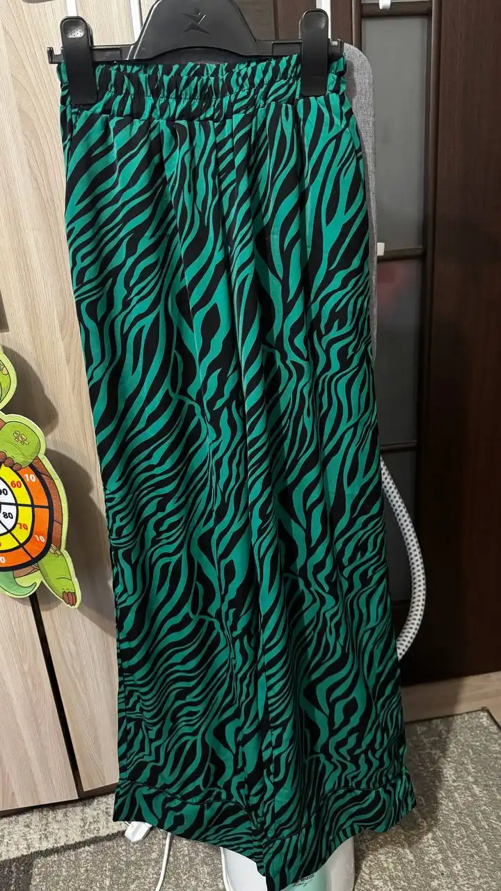 Шелковый женский костюм 44 размер - Женская одежда (Одежда) в Саратов