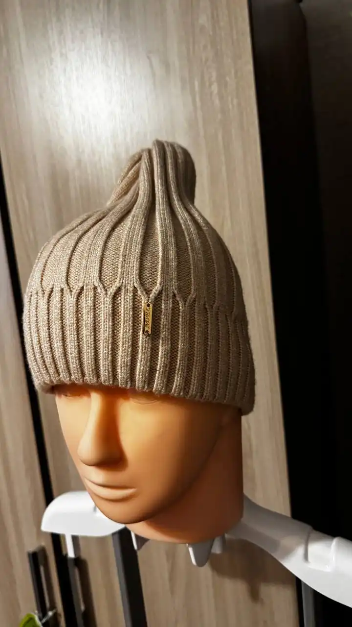 Теплая женская шапка - Головные уборы (Одежда) в Саратов