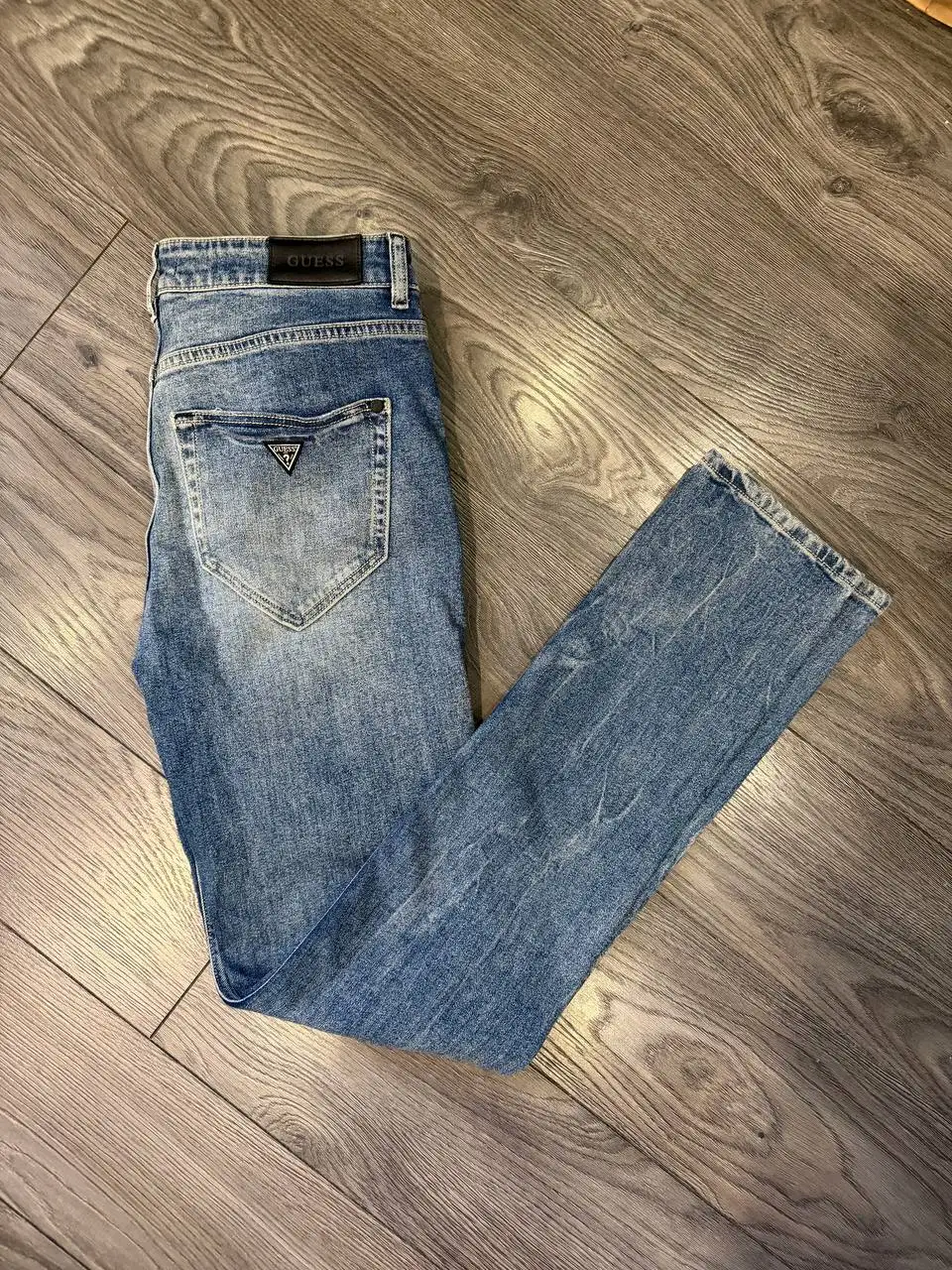 Джинсы Guess оригинал размер 29 (44-46) с дефектом - Джинсы (Одежда) в Саратов