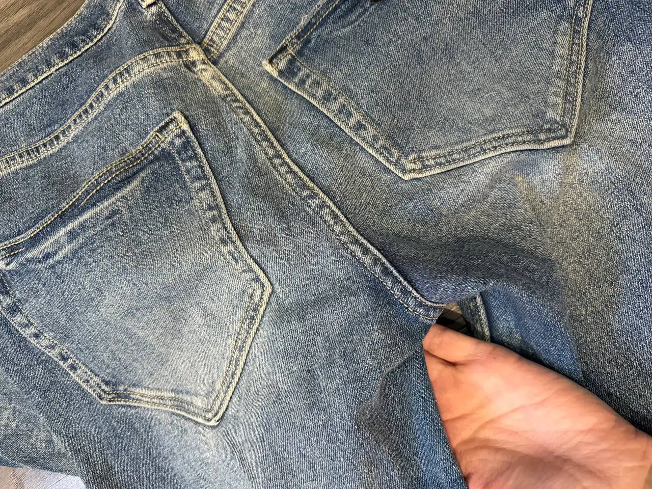 Джинсы Guess оригинал размер 29 (44-46) с дефектом - Джинсы (Одежда) в Саратов