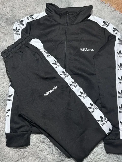 Продам женские костюмы - Одежда в Саратов