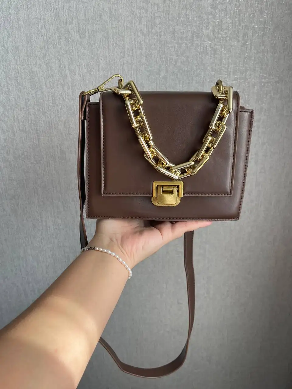 Сумка Guess с небольшим дефектом внутри - Сумки (Барахолка) в Саратов