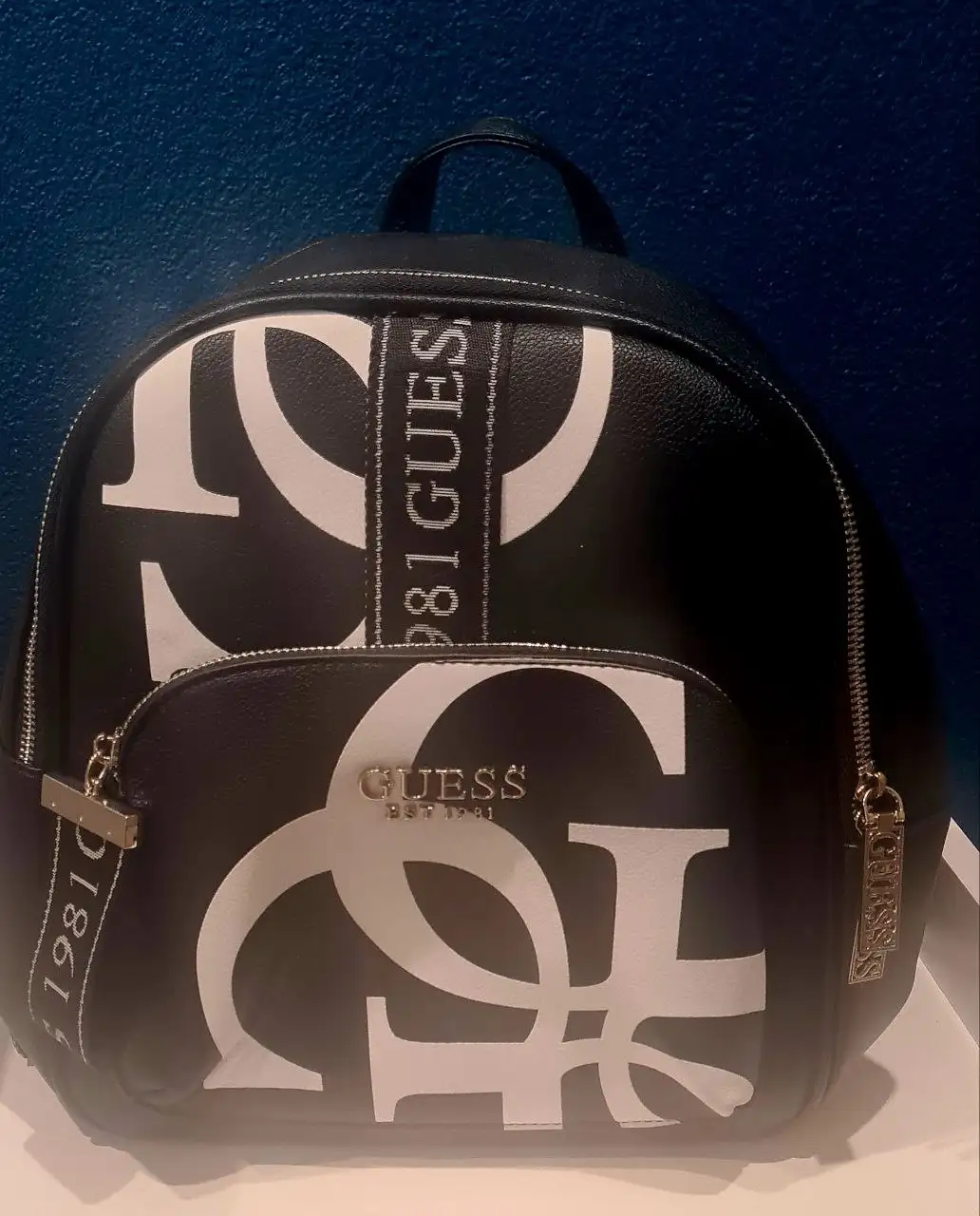 Продам рюкзак Guess - Сумки и рюкзаки (Барахолка) в Саратов