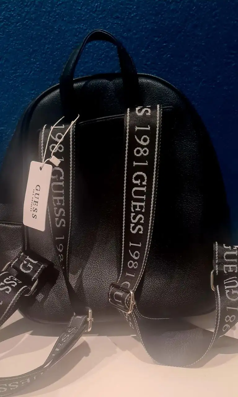 Продам рюкзак Guess - Сумки и рюкзаки (Барахолка) в Саратов