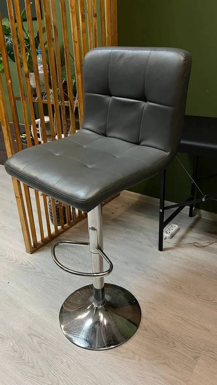 Продажа мебели: стол, стеллажи, барные стула, консоли - Барахолка в Саратов