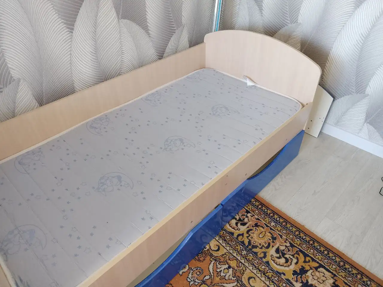 Продам кровать 80/160 с матрасом - Мебель (Барахолка) в Саратов