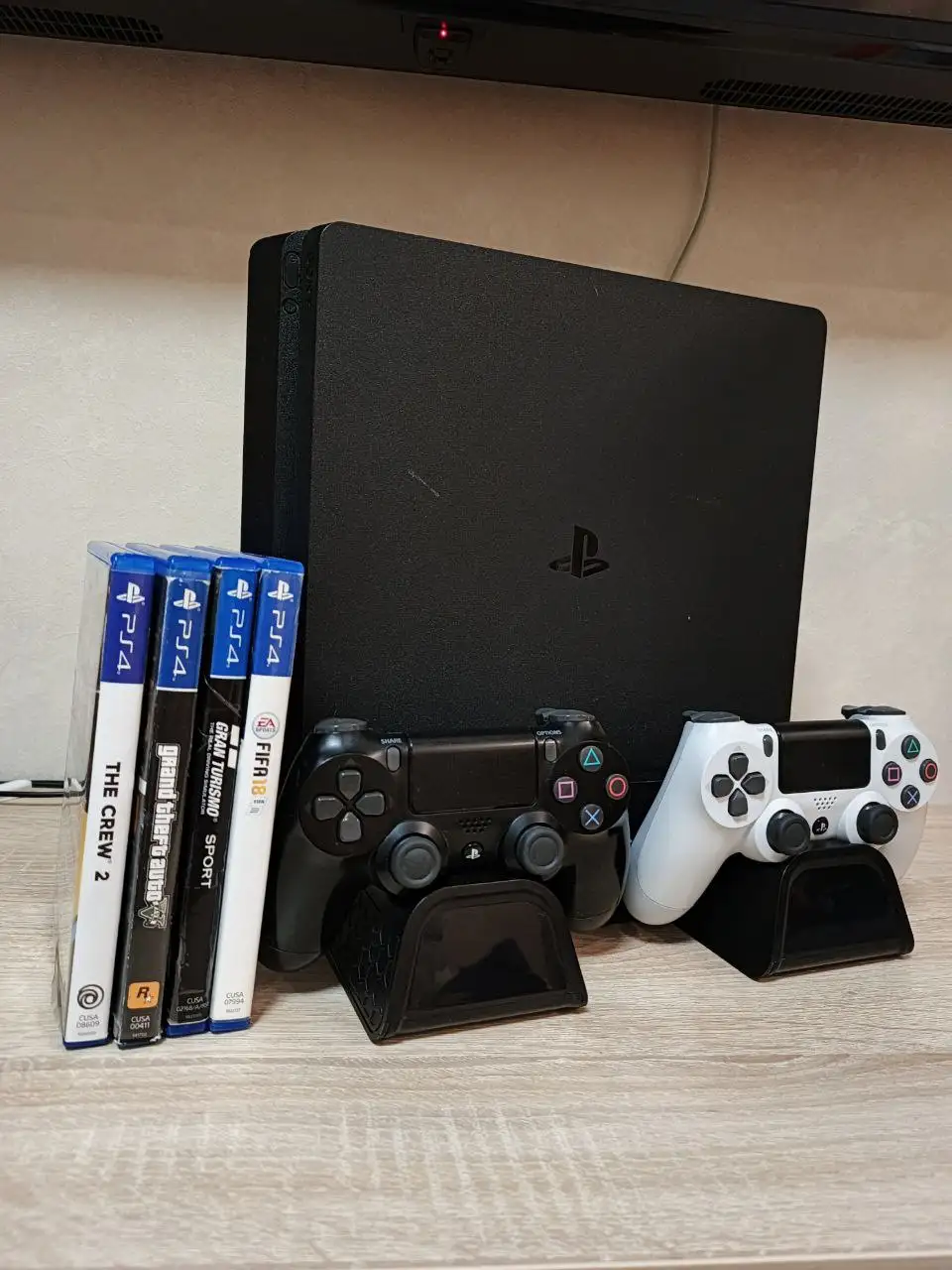 Продам Sony PlayStation 4 slime 1 ТБ с аксессуарами - Игровые приставки (Электроника) в Саратов