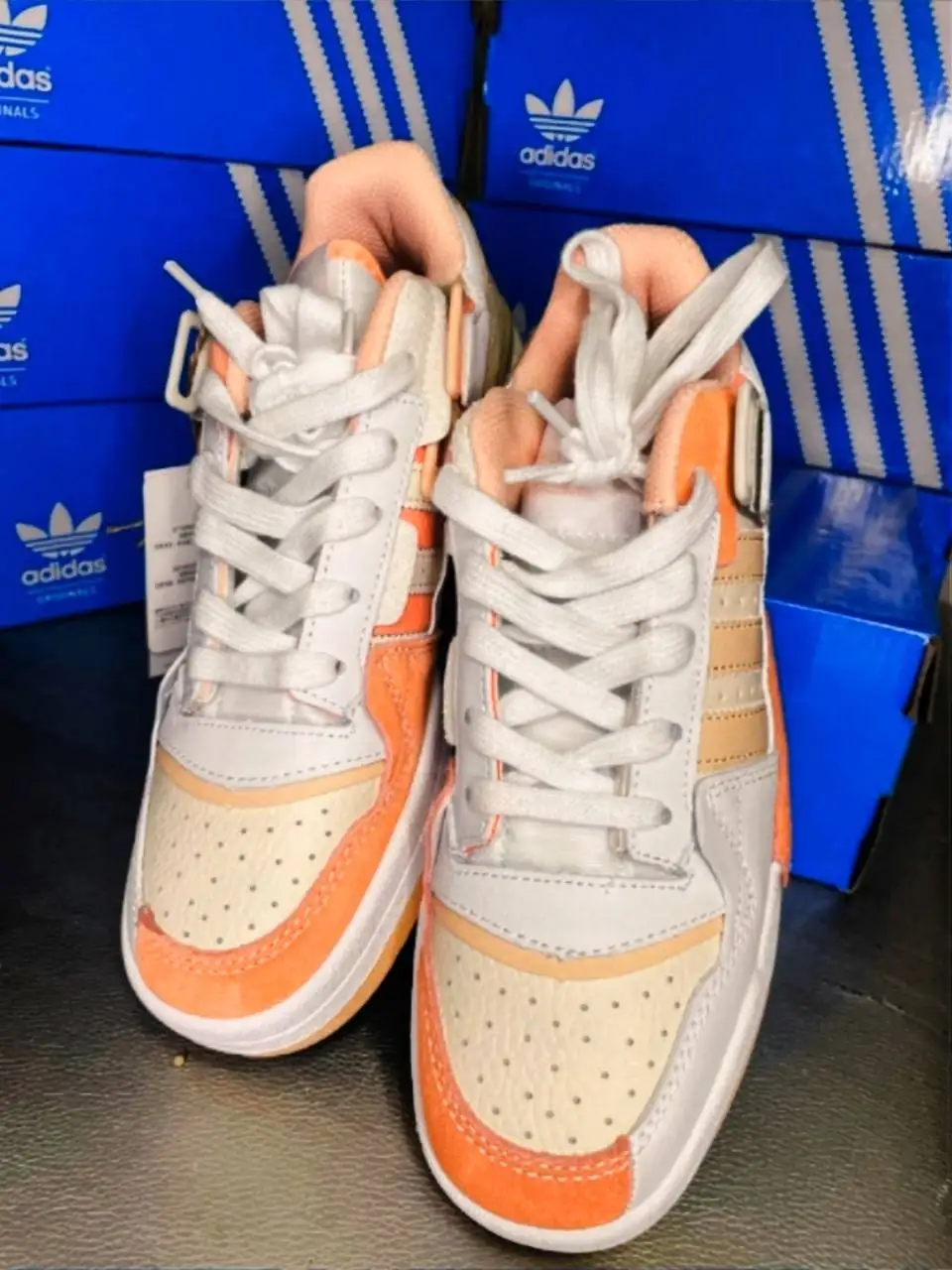 Женские кроссовки остатки от магазина - Обувь (Одежда) в Саратов