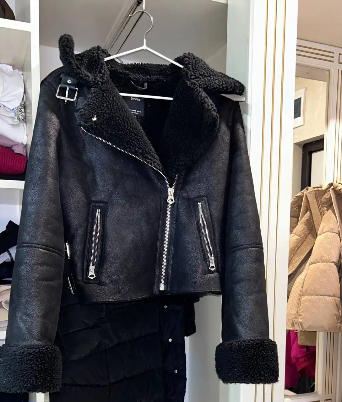 Пуховик, плащ, дубленка 42 размера - Верхняя одежда (Одежда) в Саратов