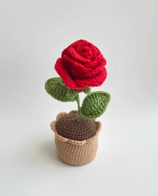 Вязанная роза в горшке - Кондитерские принадлежности в Саратов