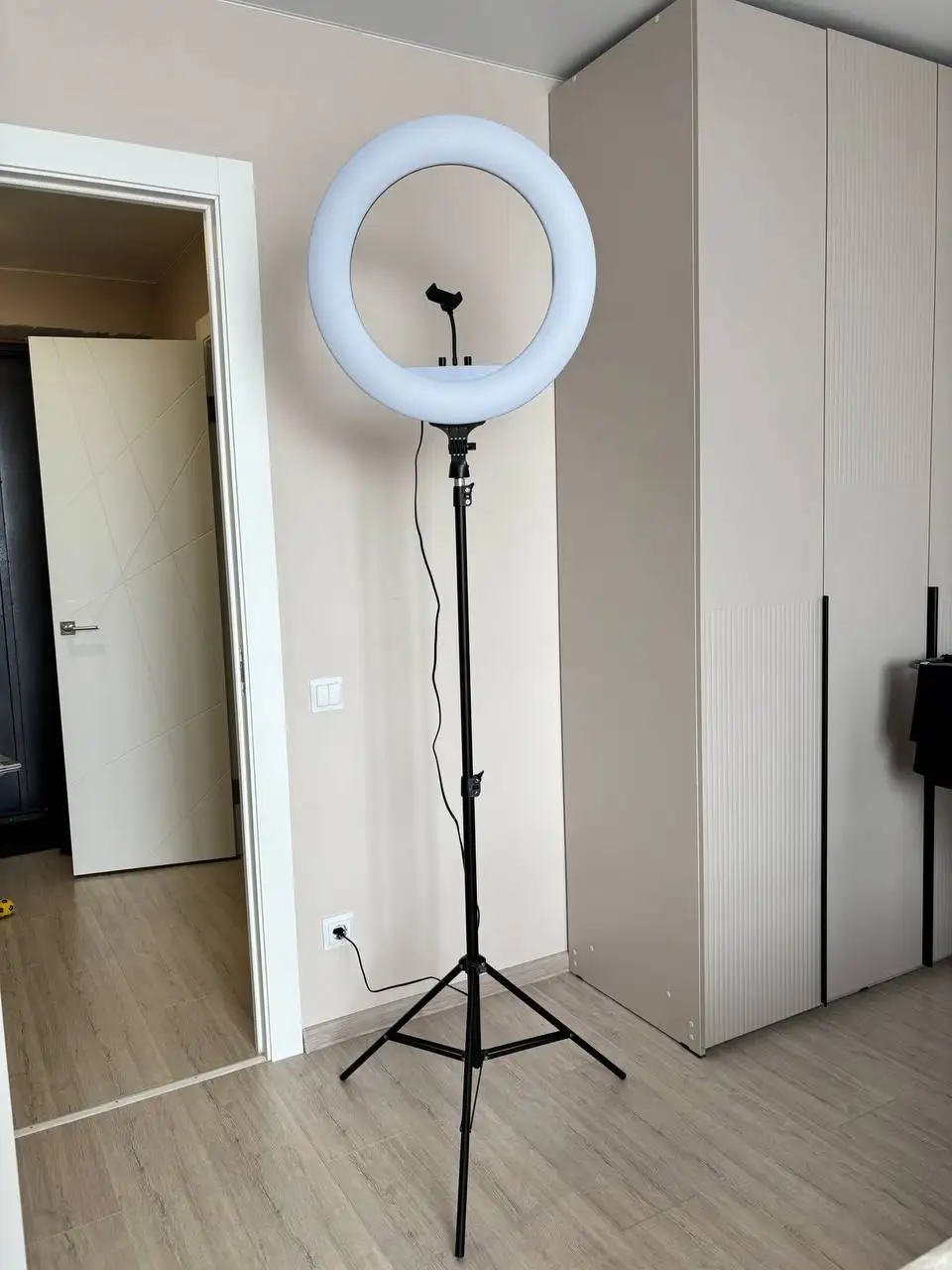 Продам кольцевую лампу - Фото- и видеотехника (Электроника) в Саратов