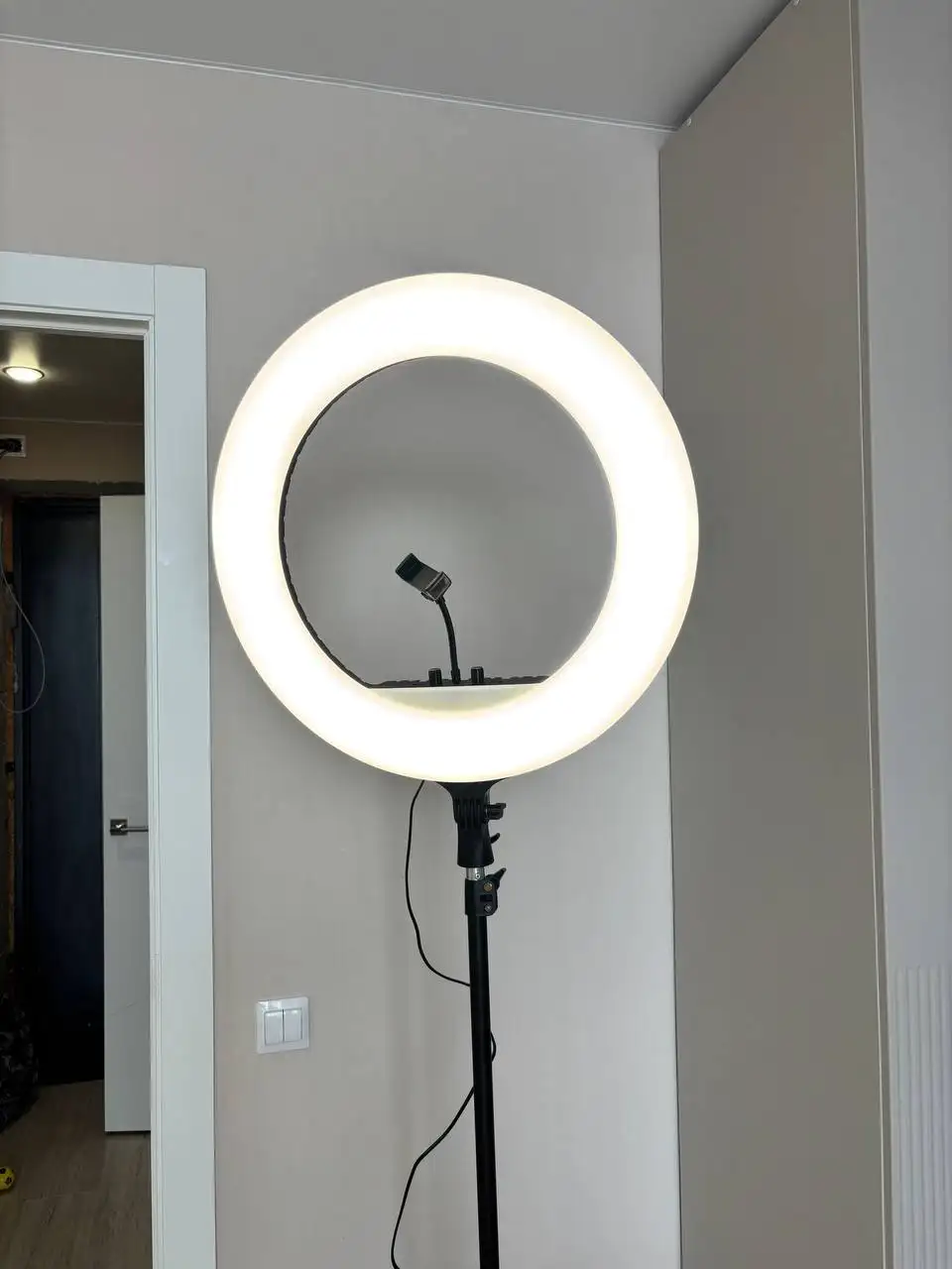 Продам кольцевую лампу - Фото- и видеотехника (Электроника) в Саратов