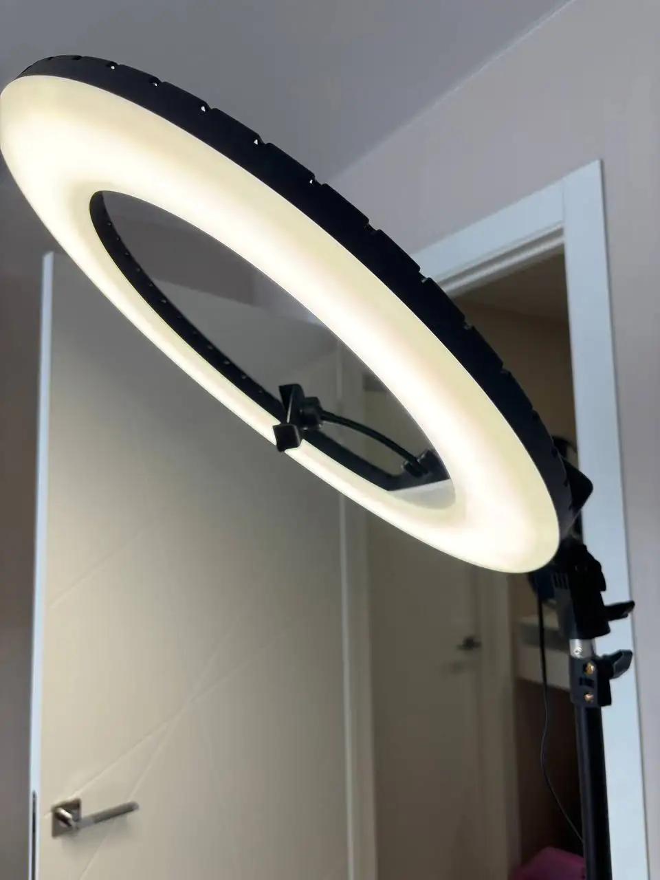 Продам кольцевую лампу - Фото- и видеотехника (Электроника) в Саратов