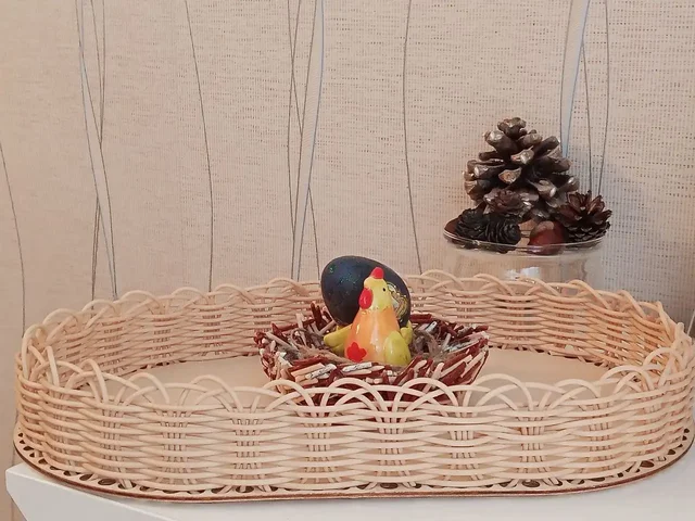 Корзиночка (поднос) из искусственного ротанга - частное объявление в Юбилейный (Саратов)