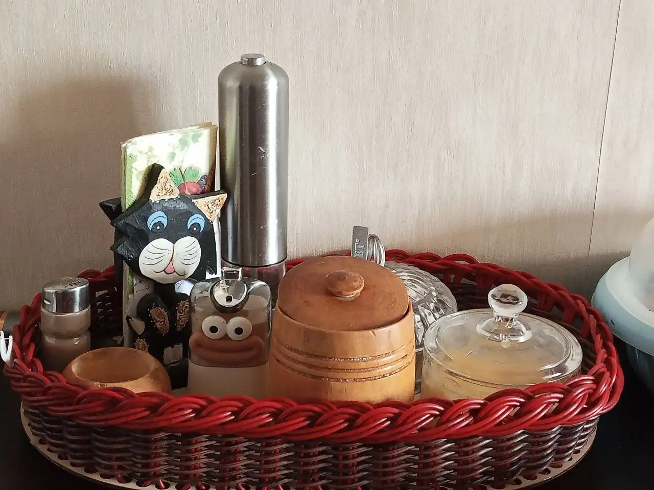 Корзиночка (поднос) из искусственного ротанга - Домашний декор (Барахолка) в Юбилейный (Саратов)