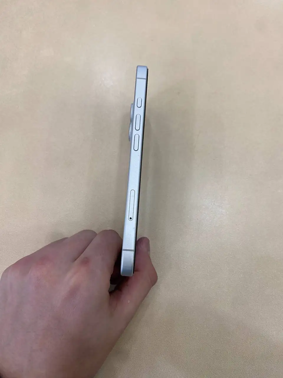 Продам iPhone 16 белый 128 ГБ - Смартфоны (Электроника) в Саратов