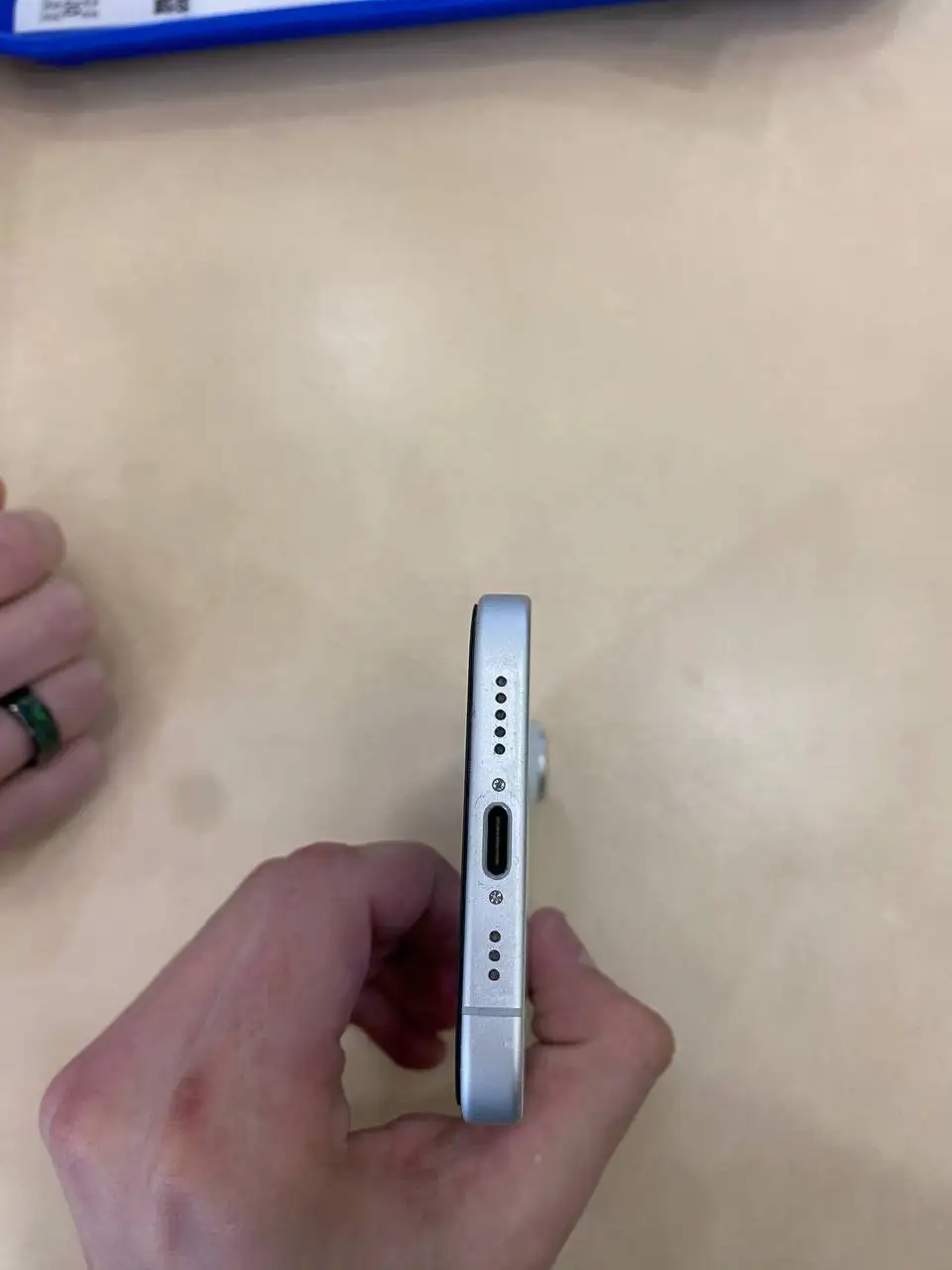 Продам iPhone 16 белый 128 ГБ - Смартфоны (Электроника) в Саратов