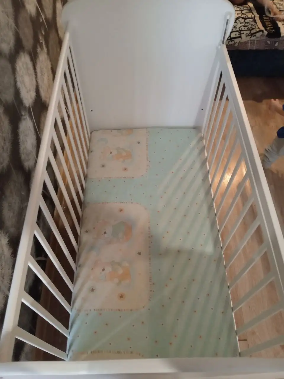 Продам детскую кроватку с маятником - Детская мебель (Товары для детей) в Саратов
