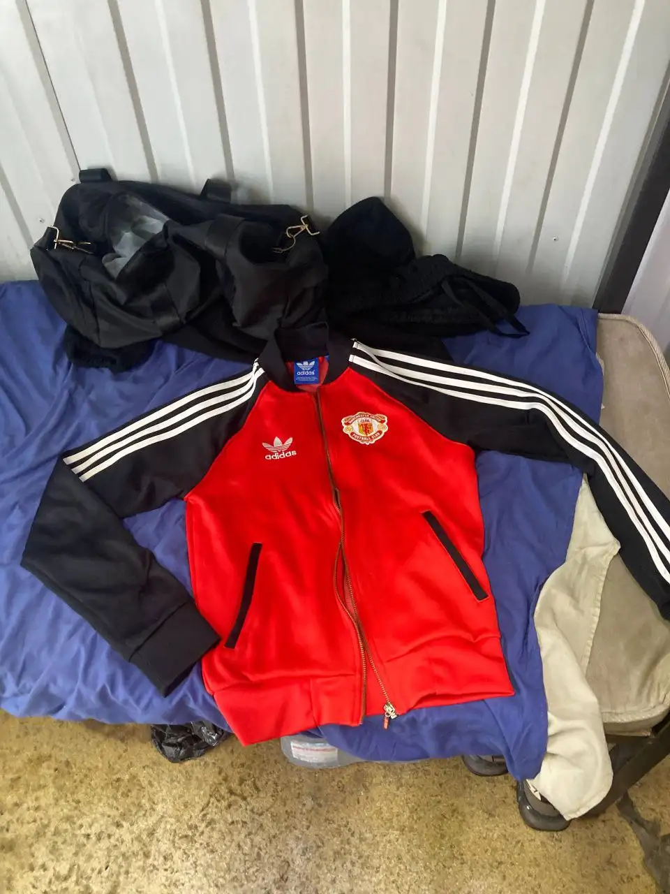 Продам олимпийку Adidas MU original размер XS - Спортивная одежда (Одежда) в Саратов