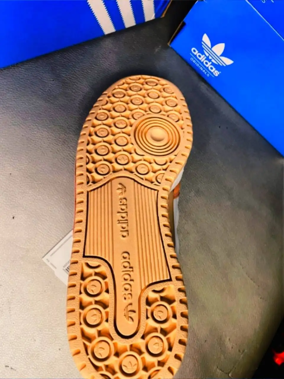 Продажа остатков кроссовок после магазина - Кроссовки (Одежда) в Саратов