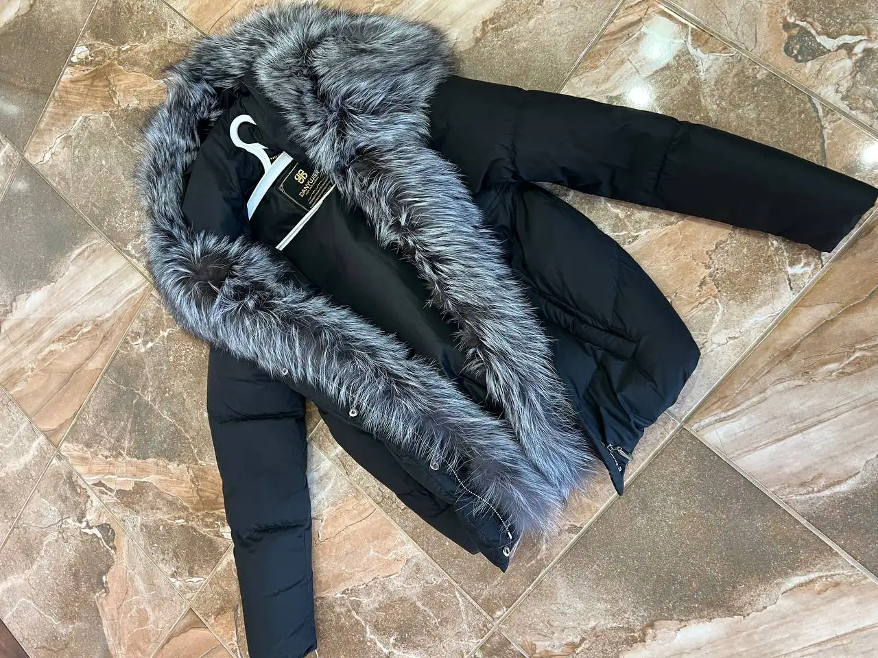 Женский пуховик с мехом - Верхняя одежда (Одежда) в Саратов