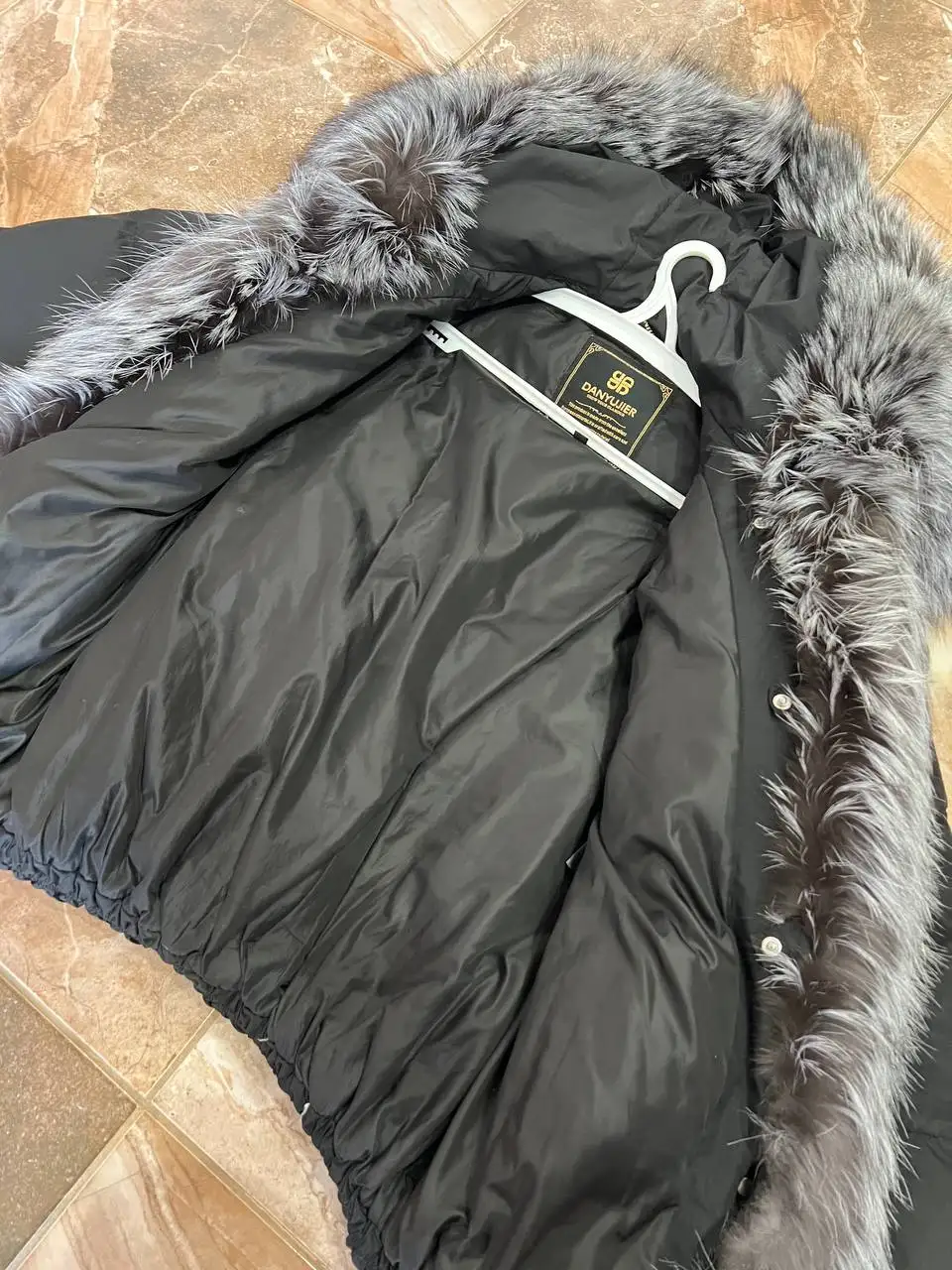 Женский пуховик с мехом - Верхняя одежда (Одежда) в Саратов