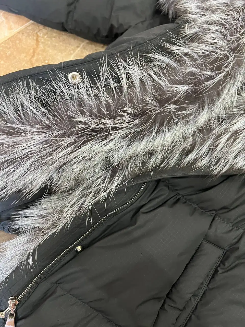 Женский пуховик с мехом - Верхняя одежда (Одежда) в Саратов