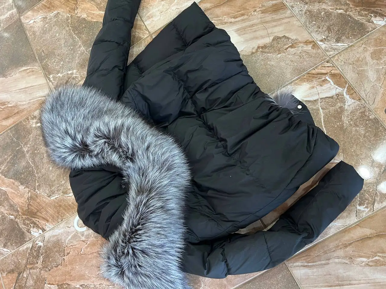 Женский пуховик с мехом - Верхняя одежда (Одежда) в Саратов